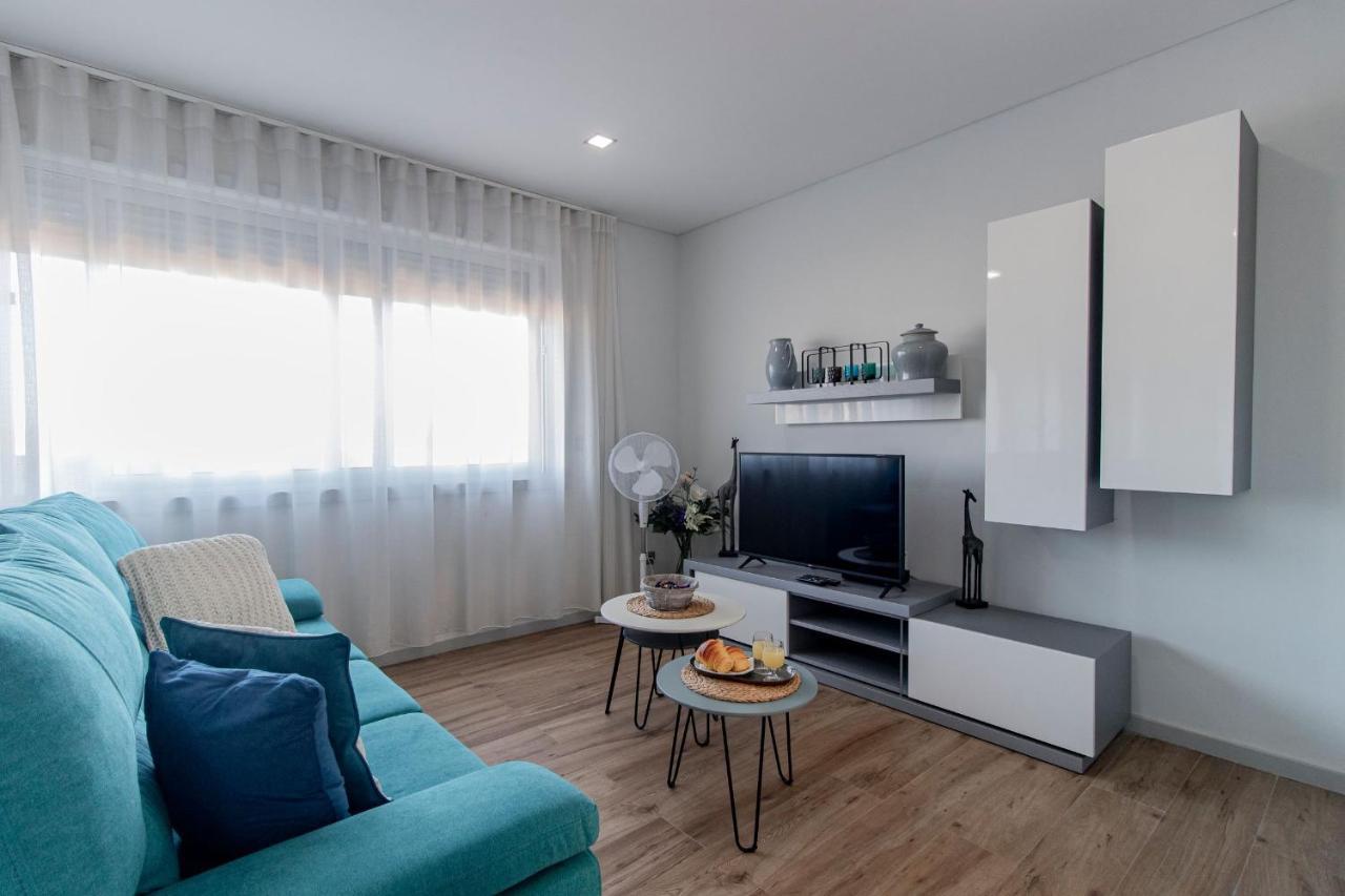 Downtown 1Br Apartment W/ Balcony By Lovelystay بورتو المظهر الخارجي الصورة