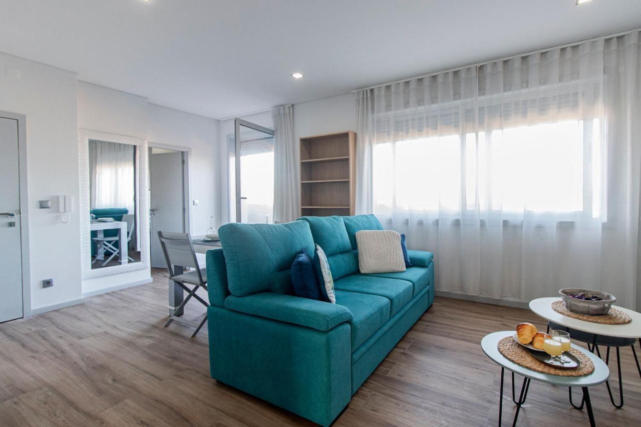 Downtown 1Br Apartment W/ Balcony By Lovelystay بورتو المظهر الخارجي الصورة