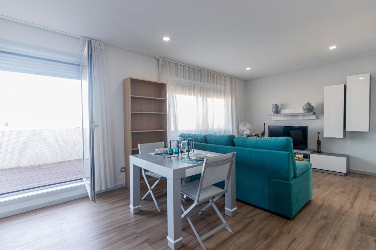 Downtown 1Br Apartment W/ Balcony By Lovelystay بورتو المظهر الخارجي الصورة